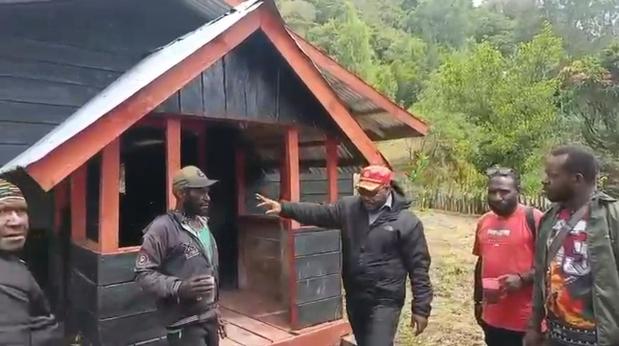 Pemda dan Satgas Operasi Damai Cartenz Klarifikasi Isu Bom di Gereja Intan Jaya : Dipastikan Hanya Komponen Lonceng Gereja.