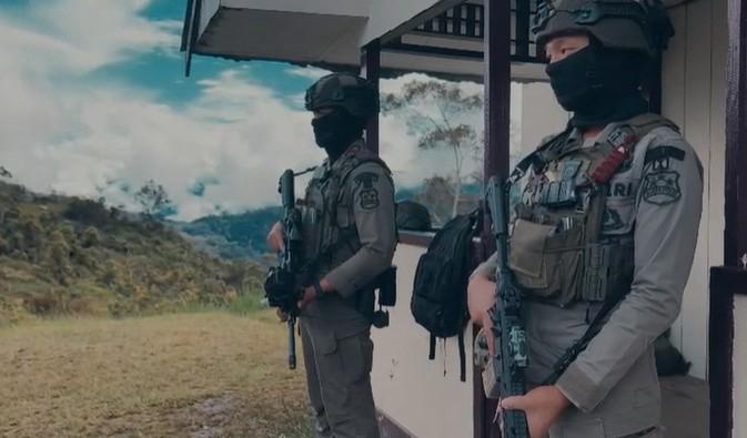 Satgas Damai Cartenz Amankan Ibadah dan Laksanakan Patroli Jalan Kaki di Puncak