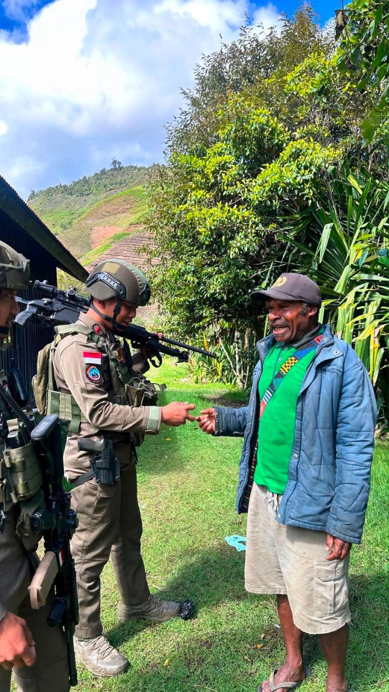 Menembus Medan Puncak Jaya, Patroli Humanis Satgas Damai Cartenz Hadirkan Rasa Aman bagi Warga