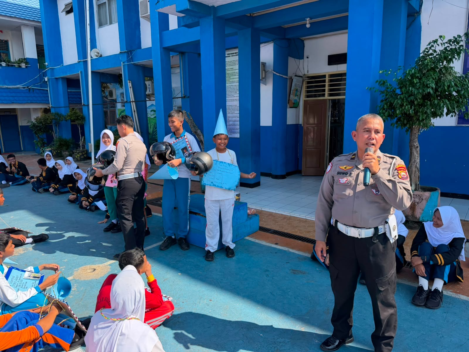 Satlantas Polresta Bengkulu Edukasi Pelajar SMPN 1 tentang Tertib Berlalu Lintas dan Bahaya Balap Liar